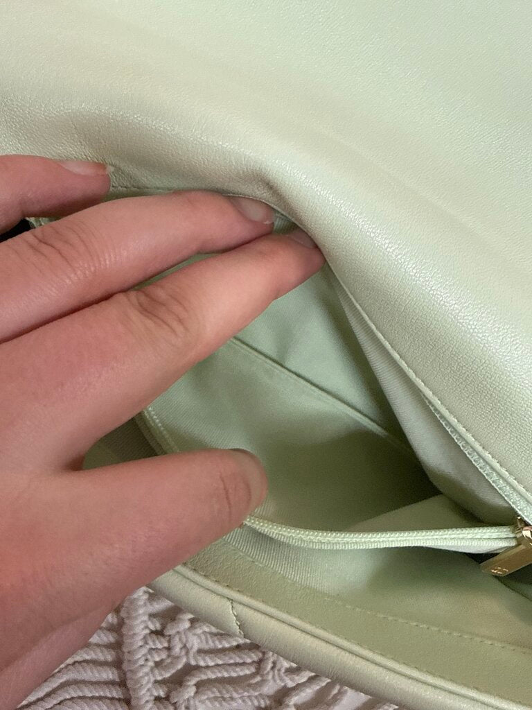 Chanel 19 Medium (microchip)