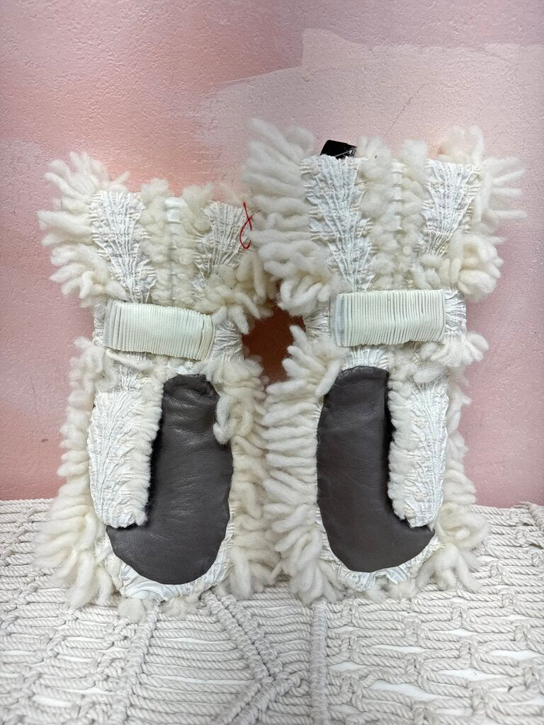 Issey Miyake Eagle Yarn MIttens