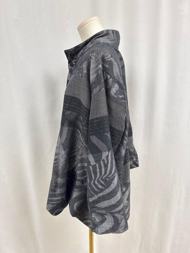 Dress to Kill Black and White Button Up Top