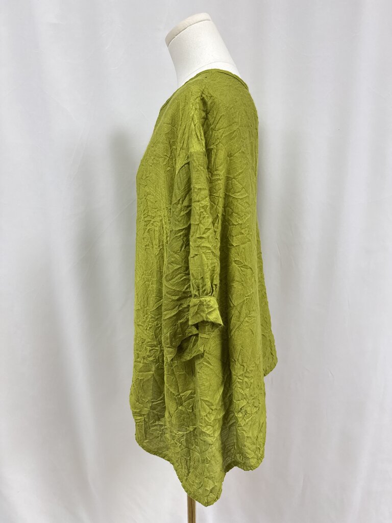 Dress to Kill Chartruese Crinkle Top