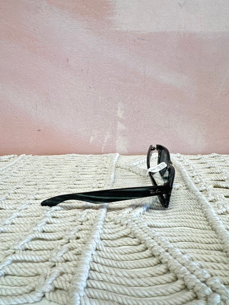 Ray Ban Wayfarer Classic Sunglass w/Case