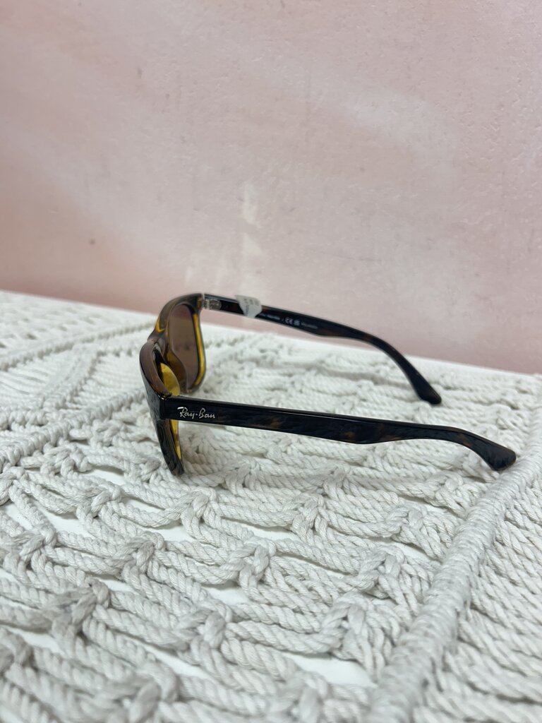 Ray Ban Tortoise Wayfarer Sunglasses w/Case