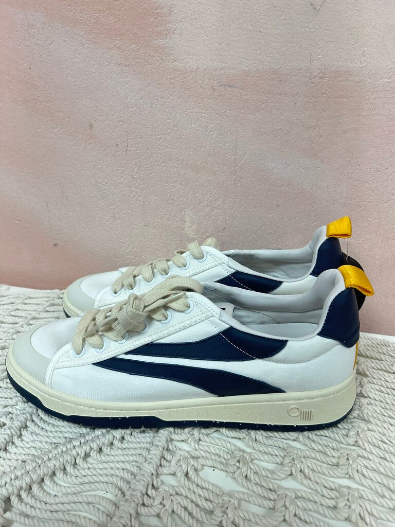 OnCept White and Navy Sneaker w/Dustbag
