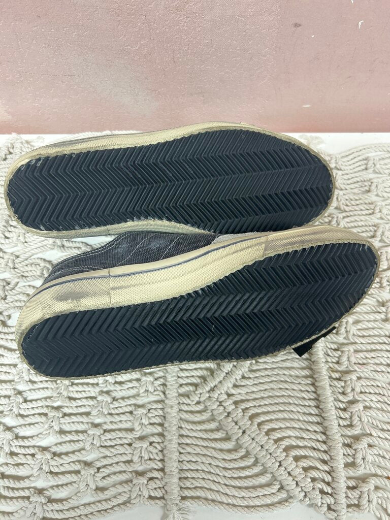 Golden Goose Distressed Black V-Star 2