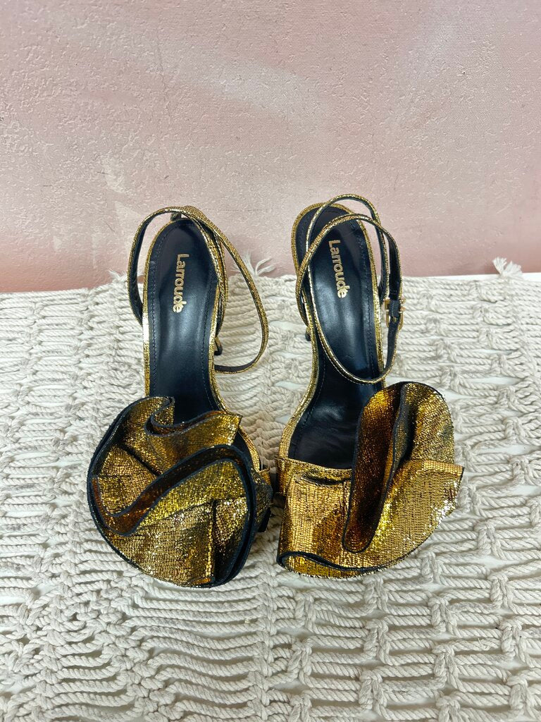 Larroude Gold Ruffle Pump w/Dustbag
