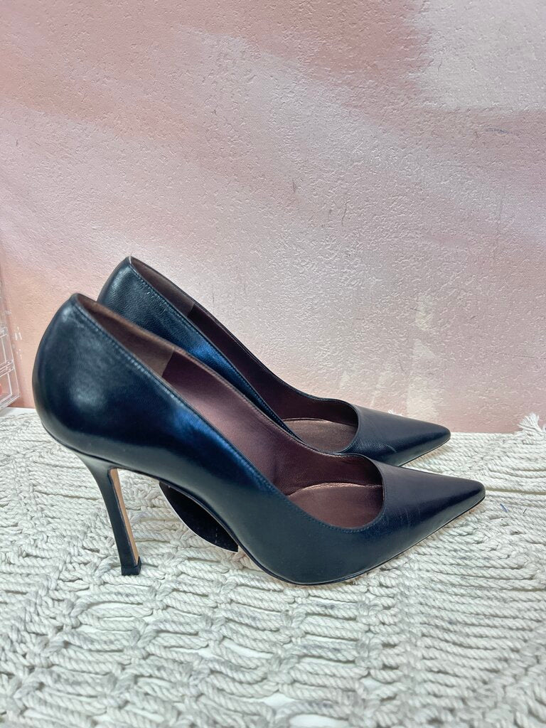 Manolo Black Leather Pump w/ Box NWT