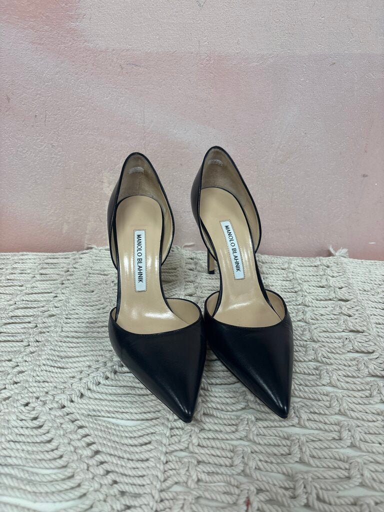 Manolo Blahnik Pointed Toe Pump NWT W/ Box and Dust Bag
