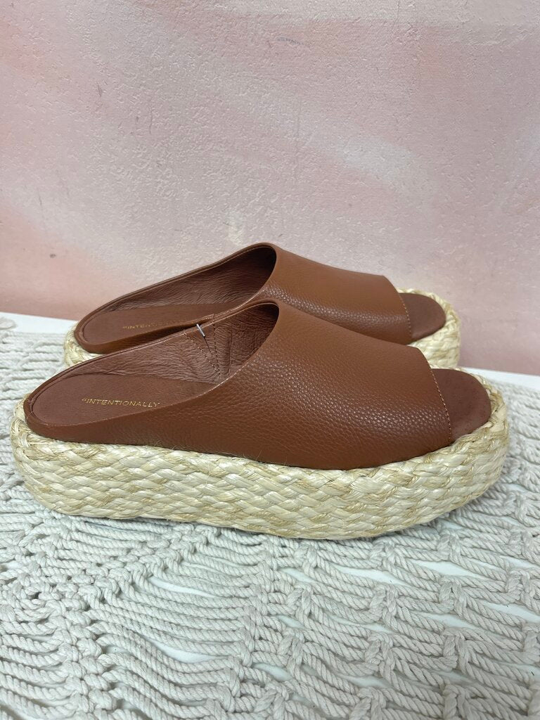 Intentionally Brown Raffia Slides