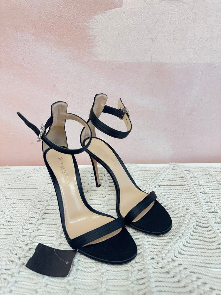 Gianvito Rossi Black Satin Pump