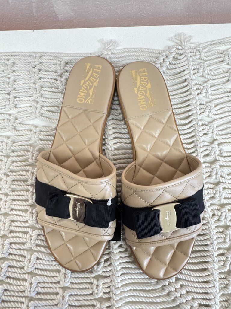 Ferragamon Beige Quilted Bow Slides