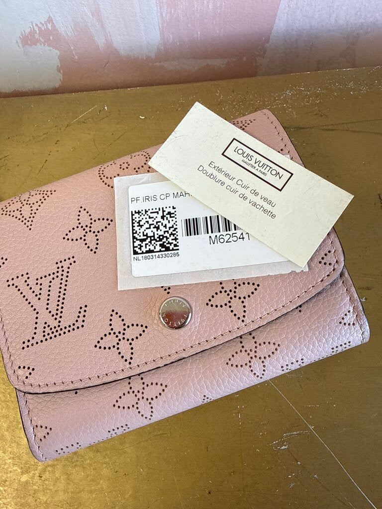 Louis Vuitton Pink Iris Mahina Wallet '18