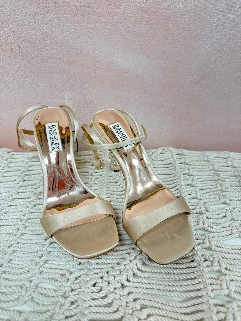 Badgley Mischka Beige Satin Heel w/Dustbag