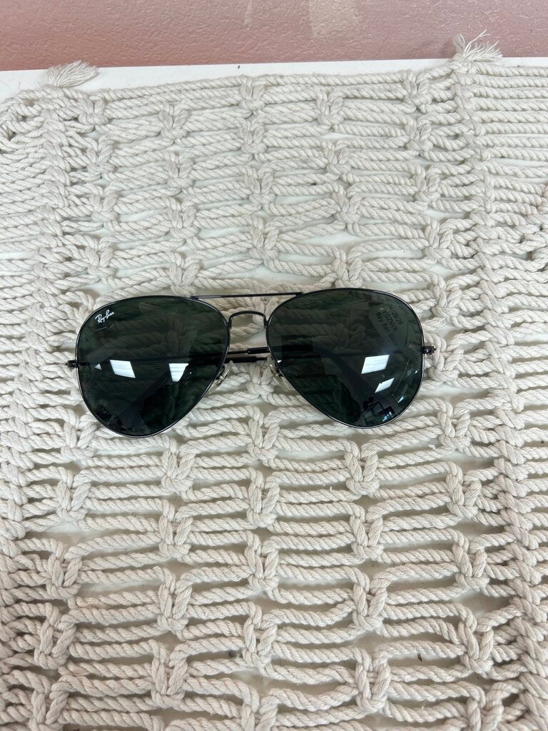 Ray Ban Black Aviator Sunglasses w/Case