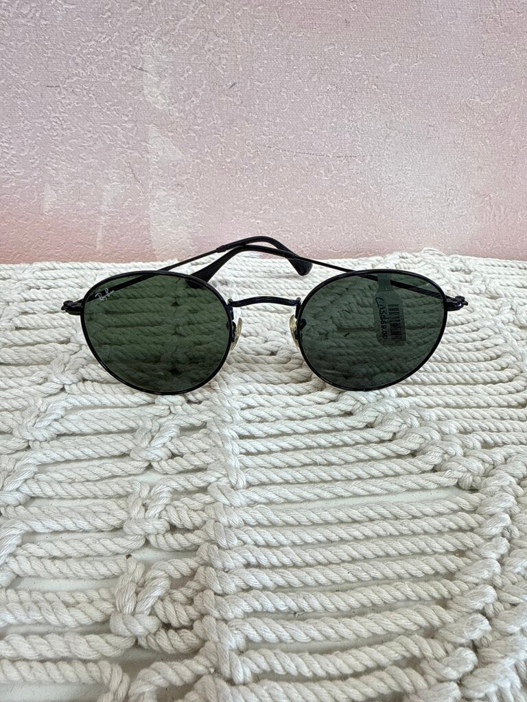 Ray Ban Black Round Frame Sunglasses w/Case