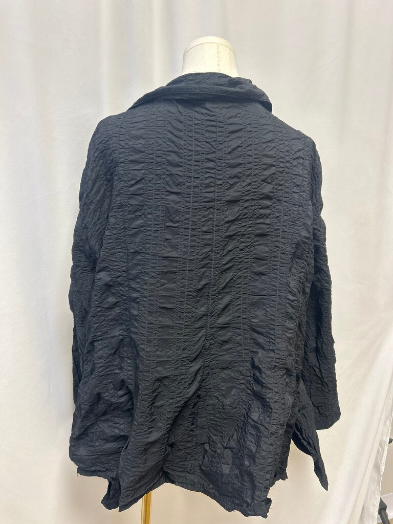 Dress to Kill Black Crinkle Top