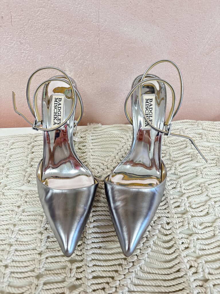 badgley Mischka Silver Ankle Strap Heel w/Dustbag