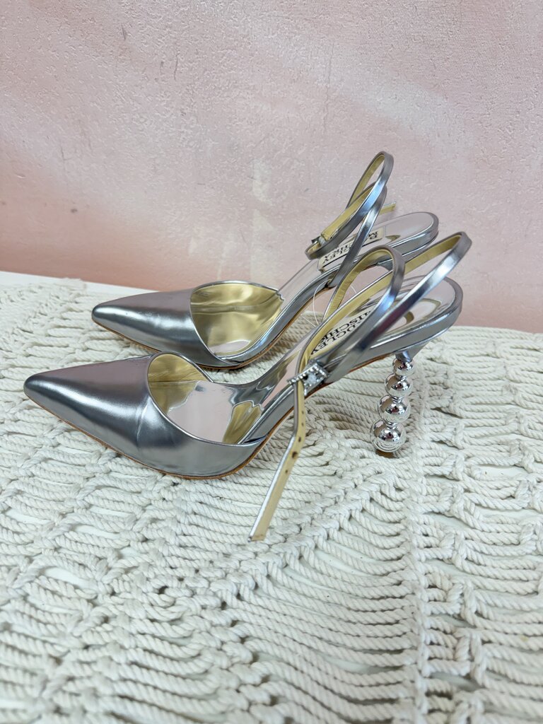 badgley Mischka Silver Ankle Strap Heel w/Dustbag