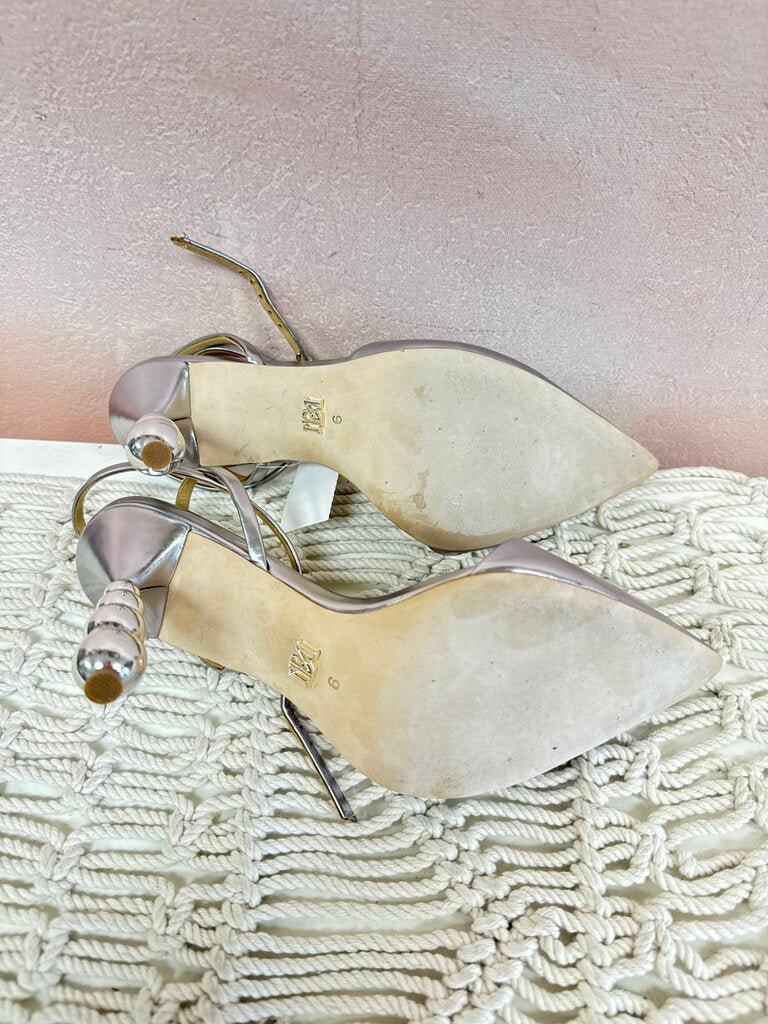 badgley Mischka Silver Ankle Strap Heel w/Dustbag