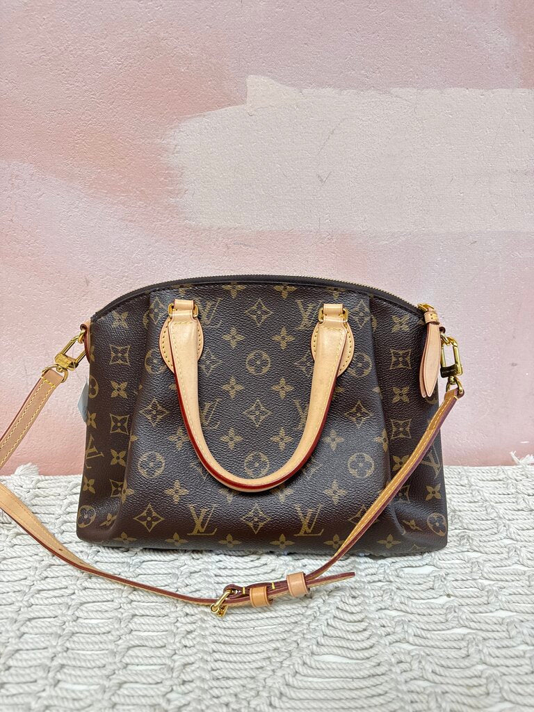 Louis Vuitton Monogram Rivoli MM '18