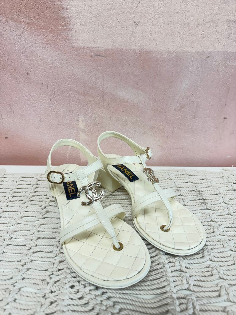 Chanel White Quilted Interlocking CC Logo Sandal w/Box