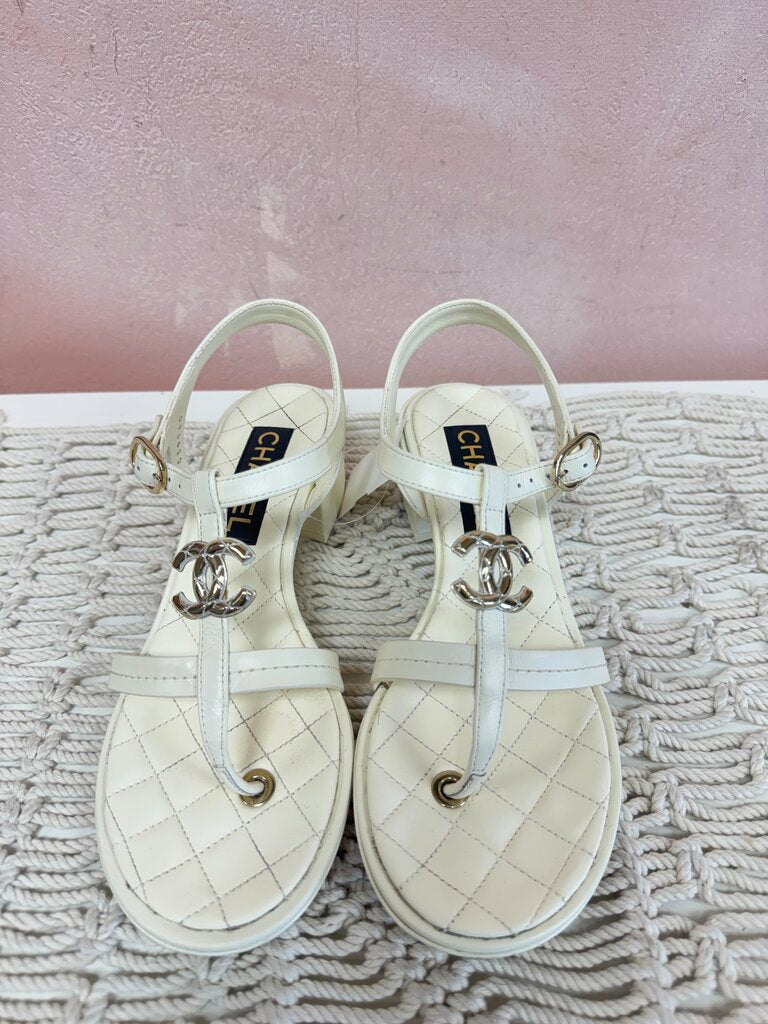 Chanel White Quilted Interlocking CC Logo Sandal w/Box