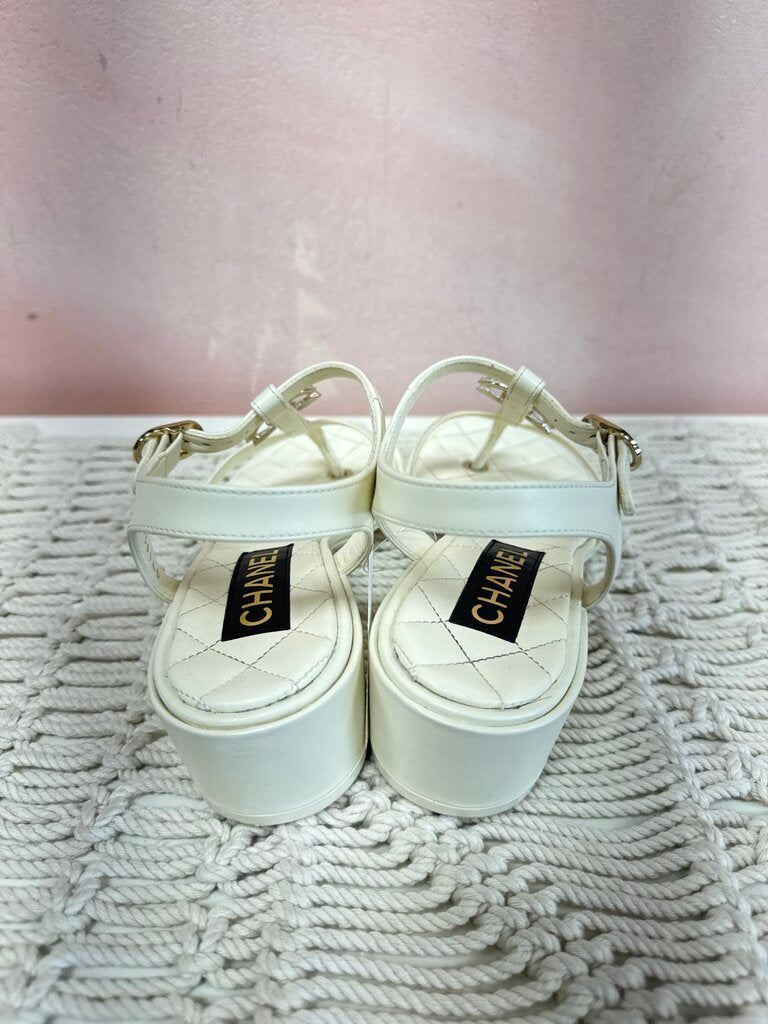 Chanel White Quilted Interlocking CC Logo Sandal w/Box