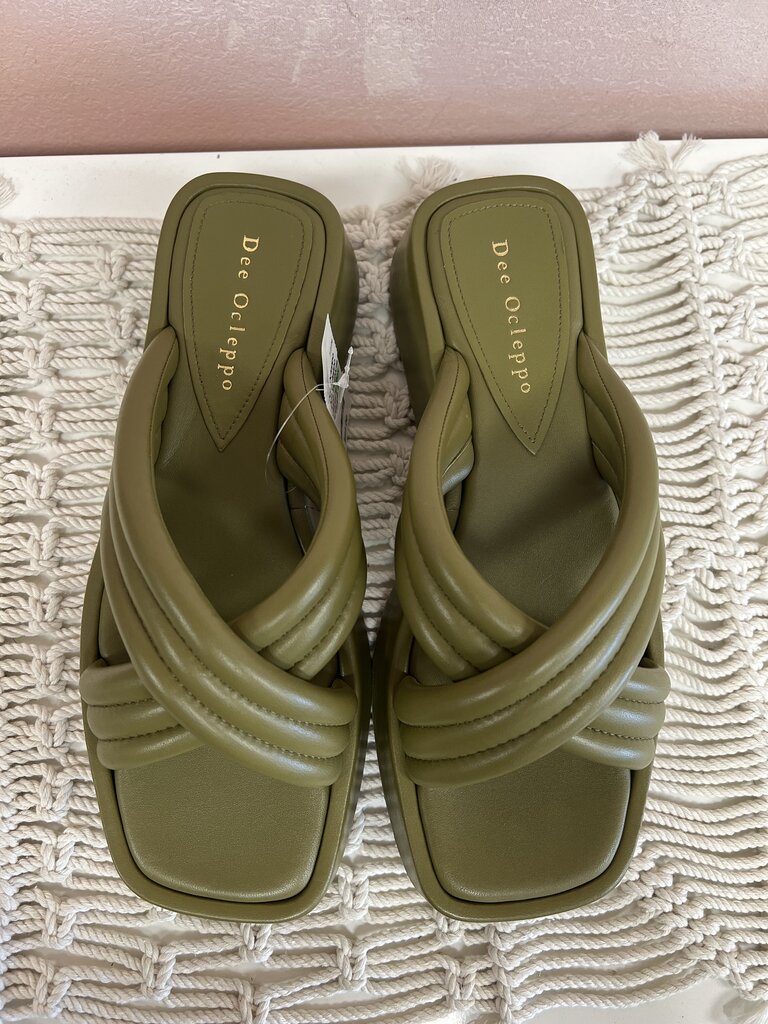 Dee Ocleppo Taupe Platform Sandal w/Box