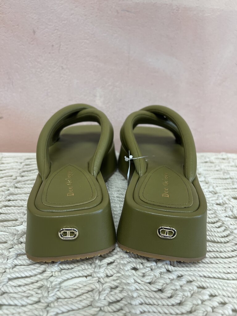 Dee Ocleppo Taupe Platform Sandal w/Box