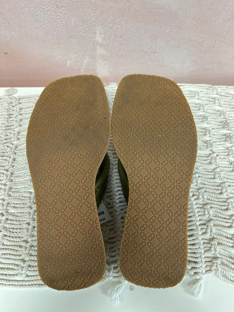 Dee Ocleppo Taupe Platform Sandal w/Box