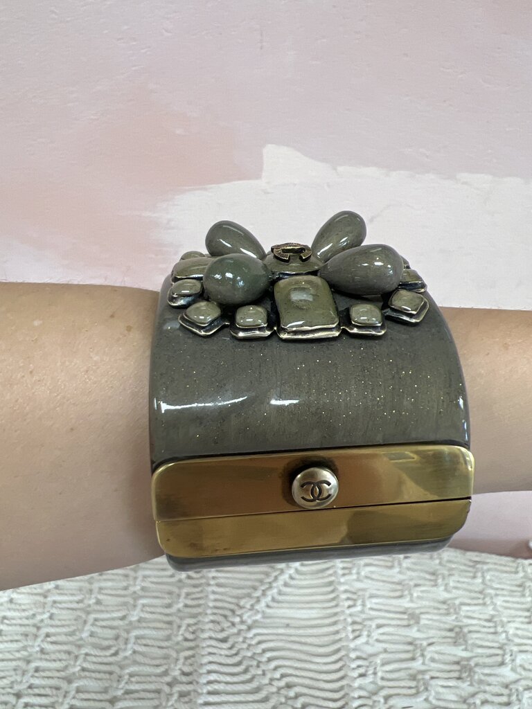 Chanel CC Floral Bead Cuff w/ Mismatch Box