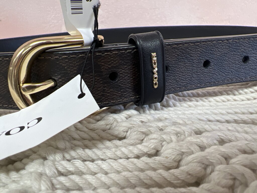 Logo Belt NWT