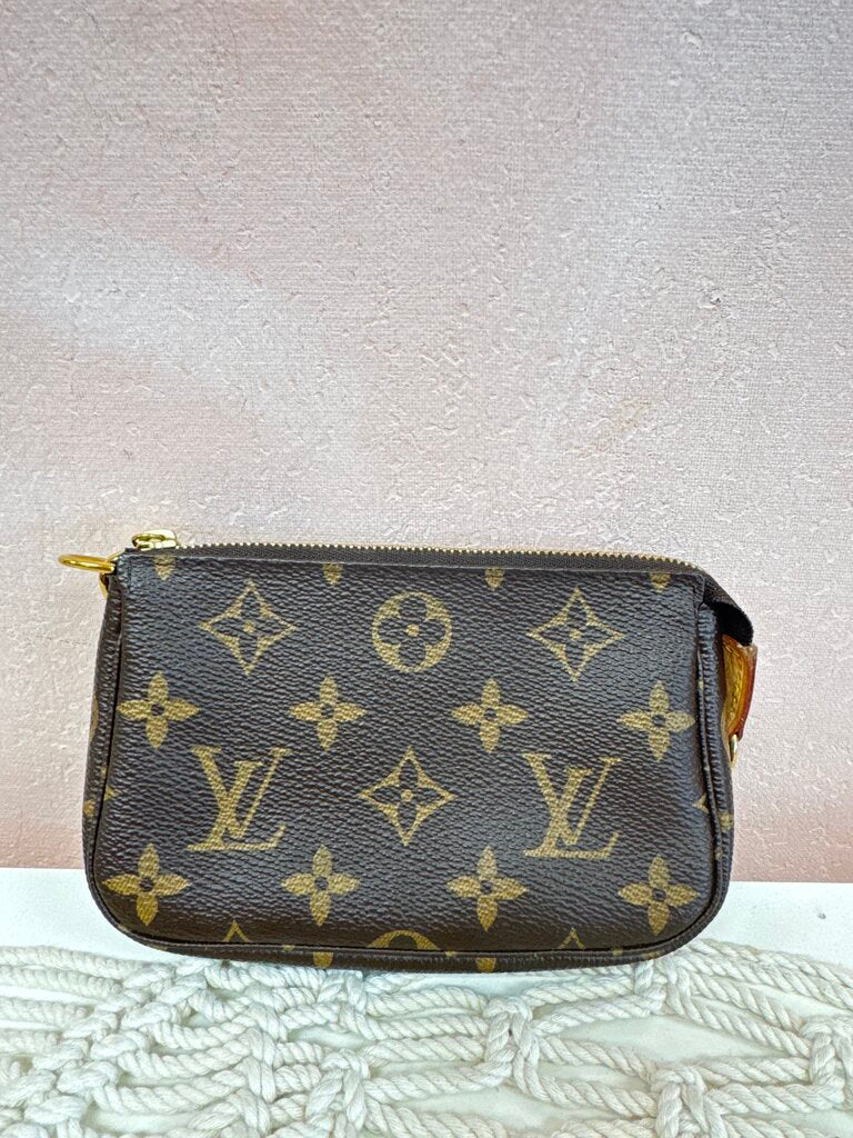 Louis Vuitton Mini Monogram Pochette