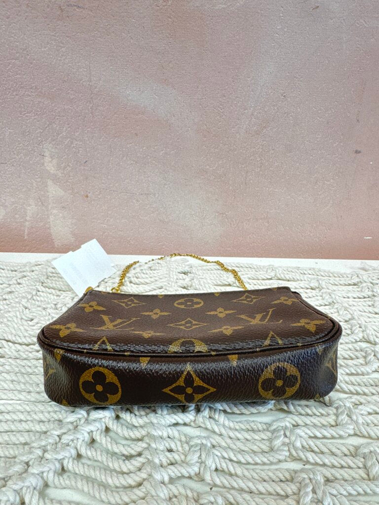Louis Vuitton Mini Monogram Pochette
