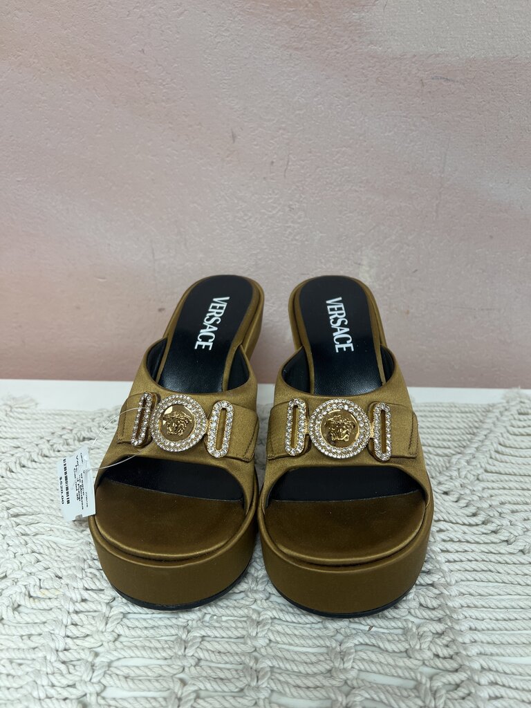 Versace Medusa Head Pump