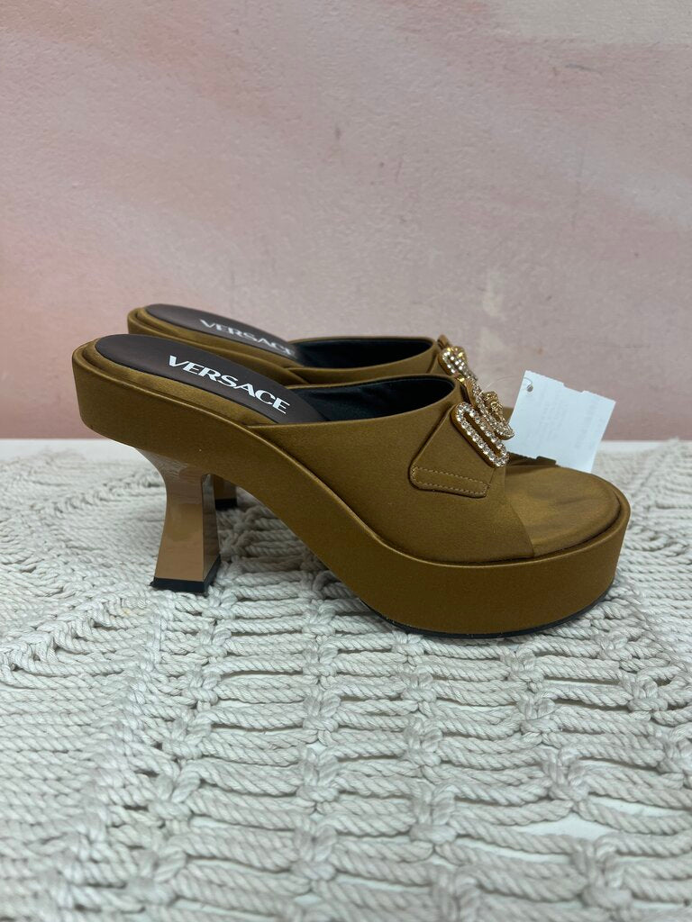 Versace Medusa Head Pump