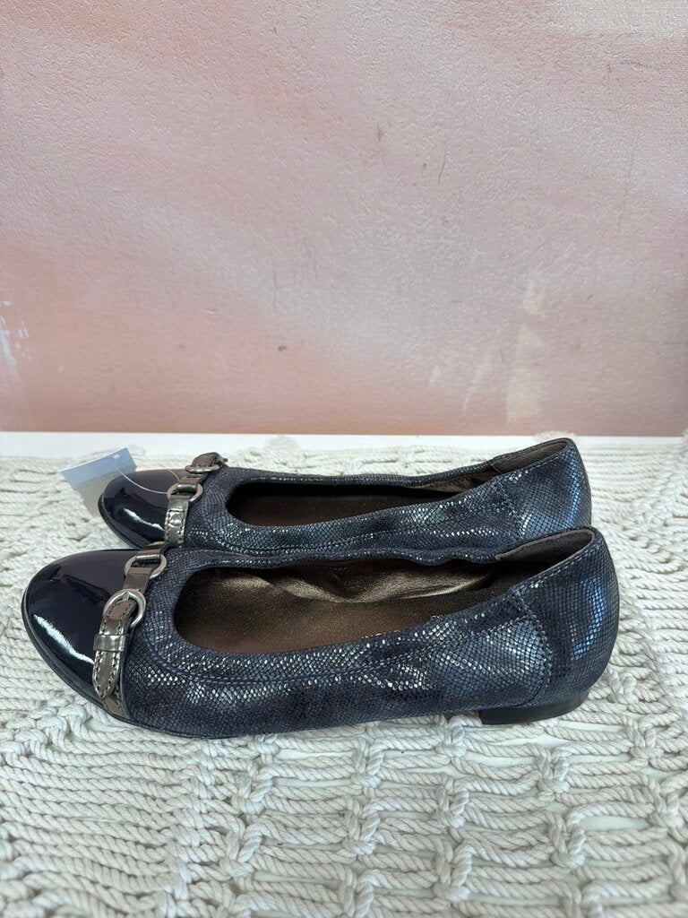 AGL Patent Cap Toe Flat
