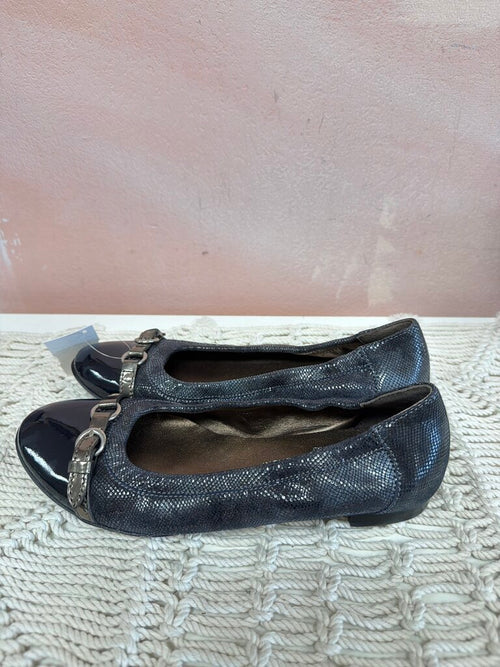 AGL Patent Cap Toe Flat