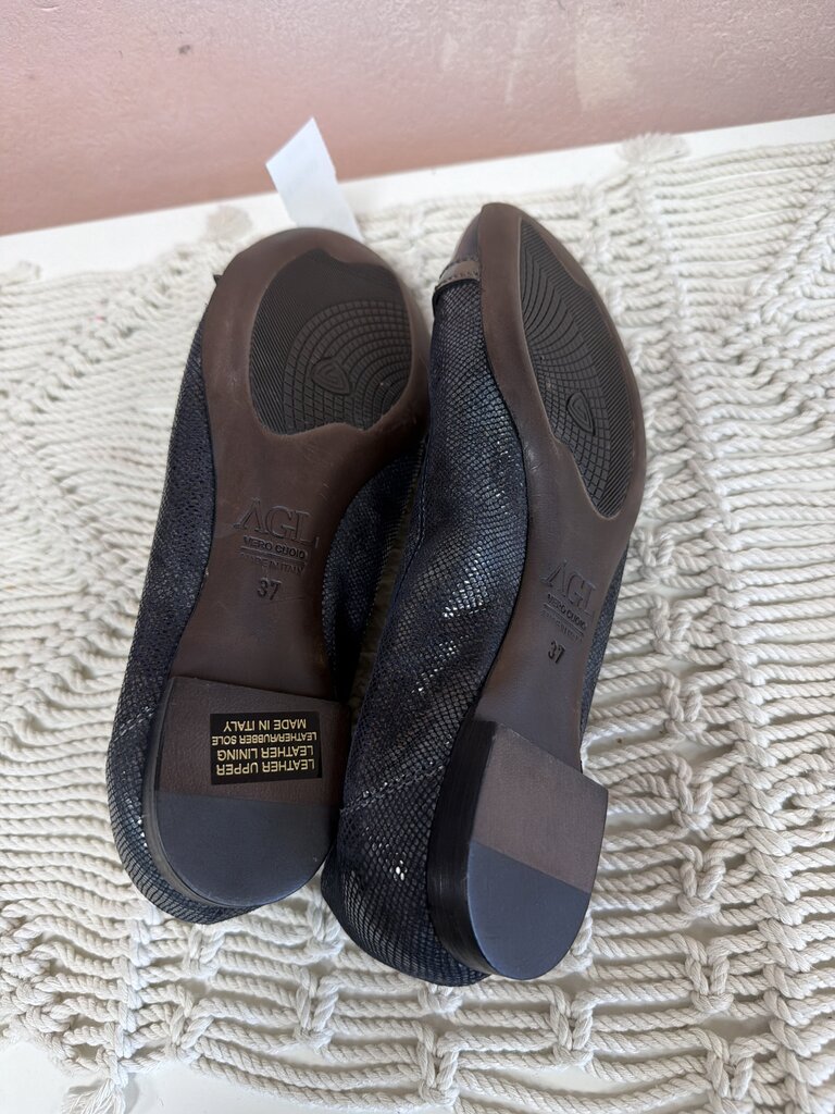 AGL Patent Cap Toe Flat