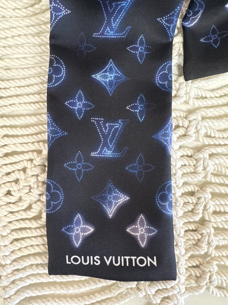 Louis Vuitton Mahina Bleu Twilly NWT w/ Dustbag and Box