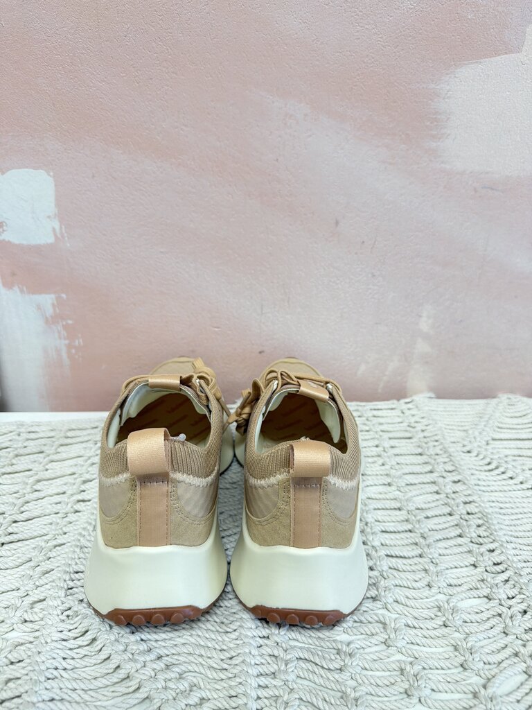 Lululemon Athletic Sneaker w/ Dustbag