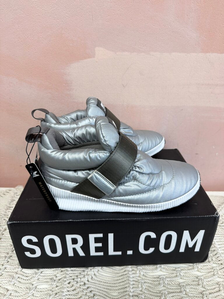 Sorel Silver Puffer Bootie NWT