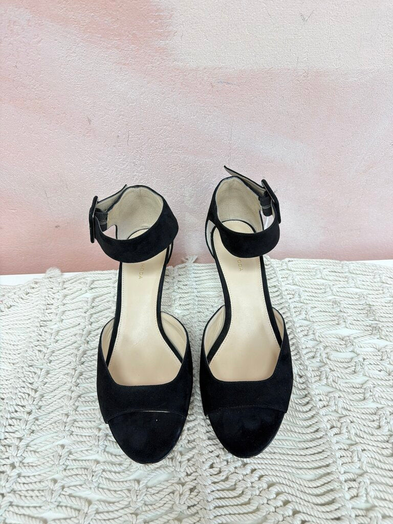 Pelle Moda Suede Peep Toe Kitten Heel