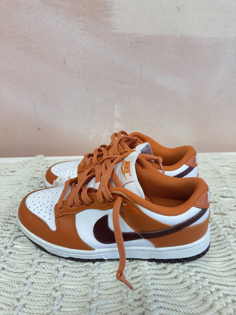 Nike Low Rise Leather Sneaker