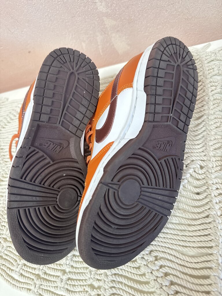 Nike Low Rise Leather Sneaker