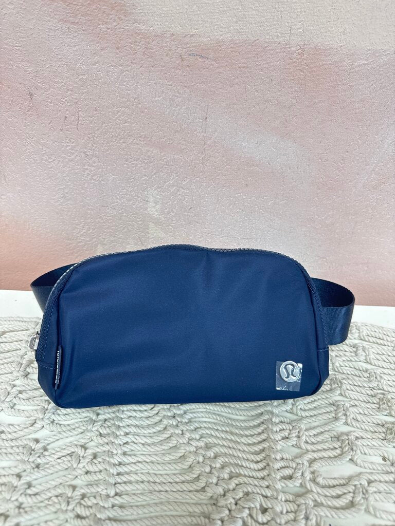Lululemon "Everywhere Belt Bag" NWT