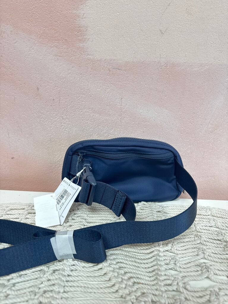 Lululemon "Everywhere Belt Bag" NWT
