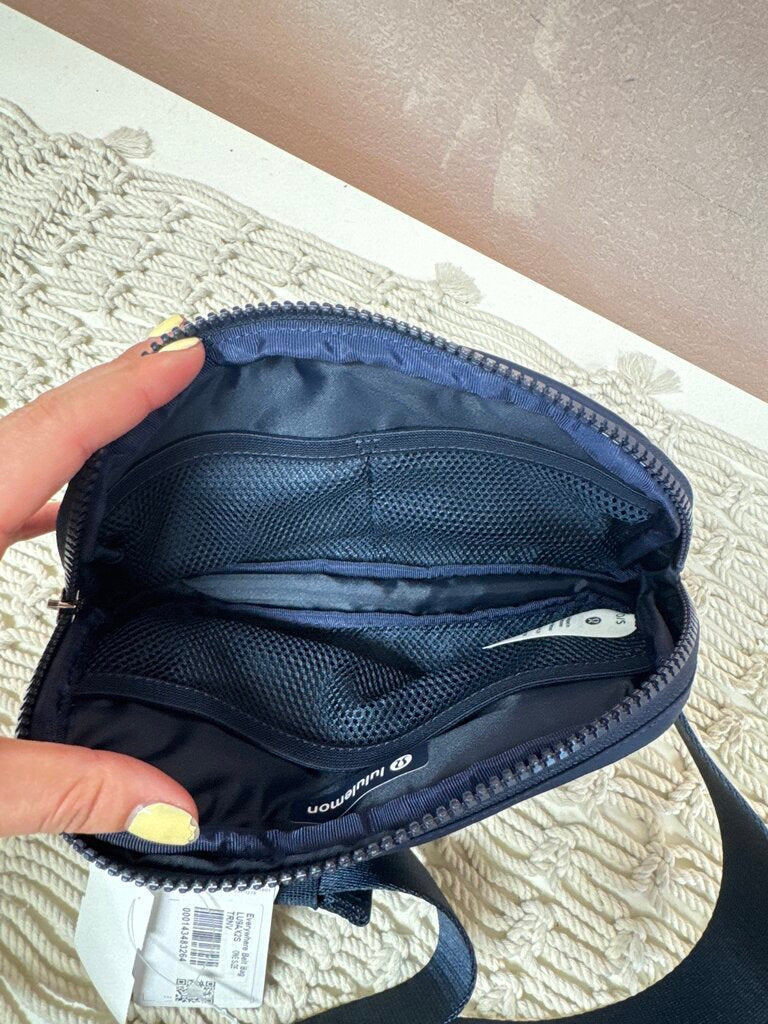 Lululemon "Everywhere Belt Bag" NWT