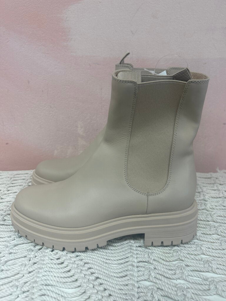 Gianvitto Rossi Chelsea Boot w/ Box and Dustbag (Originally $1195)