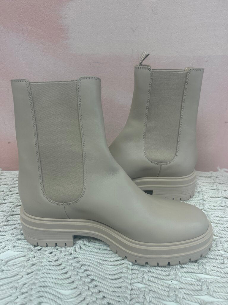 Gianvitto Rossi Chelsea Boot w/ Box and Dustbag (Originally $1195)