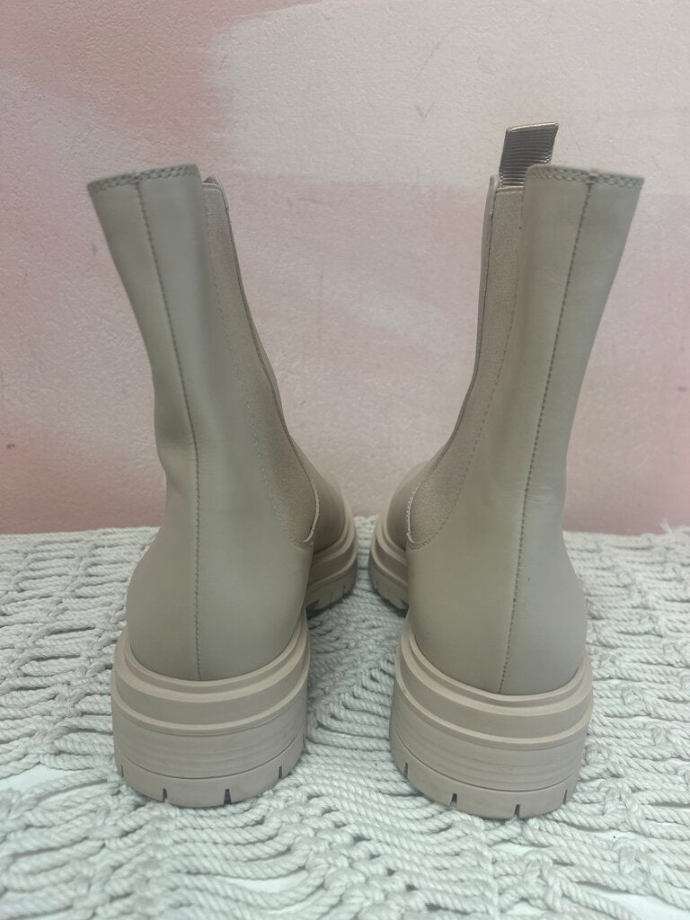 Gianvitto Rossi Chelsea Boot w/ Box and Dustbag (Originally $1195)